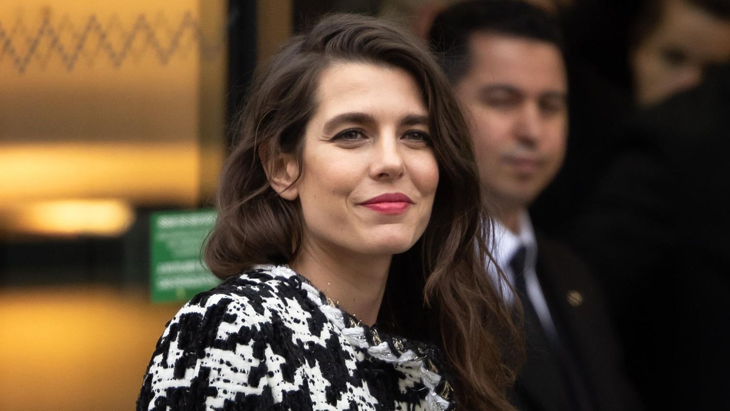 Charlotte Casiraghi: Inniger Abend in Paris! Seltenes Privatfoto aufgetaucht