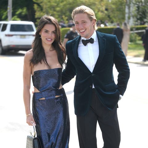 Brooks Nader und Prinz Konstantin-Alexios bei der Hochzeit von Olivia Culpo und Christian McCaffrey am 29. Juni 2024 in Rhode Island 0.6665