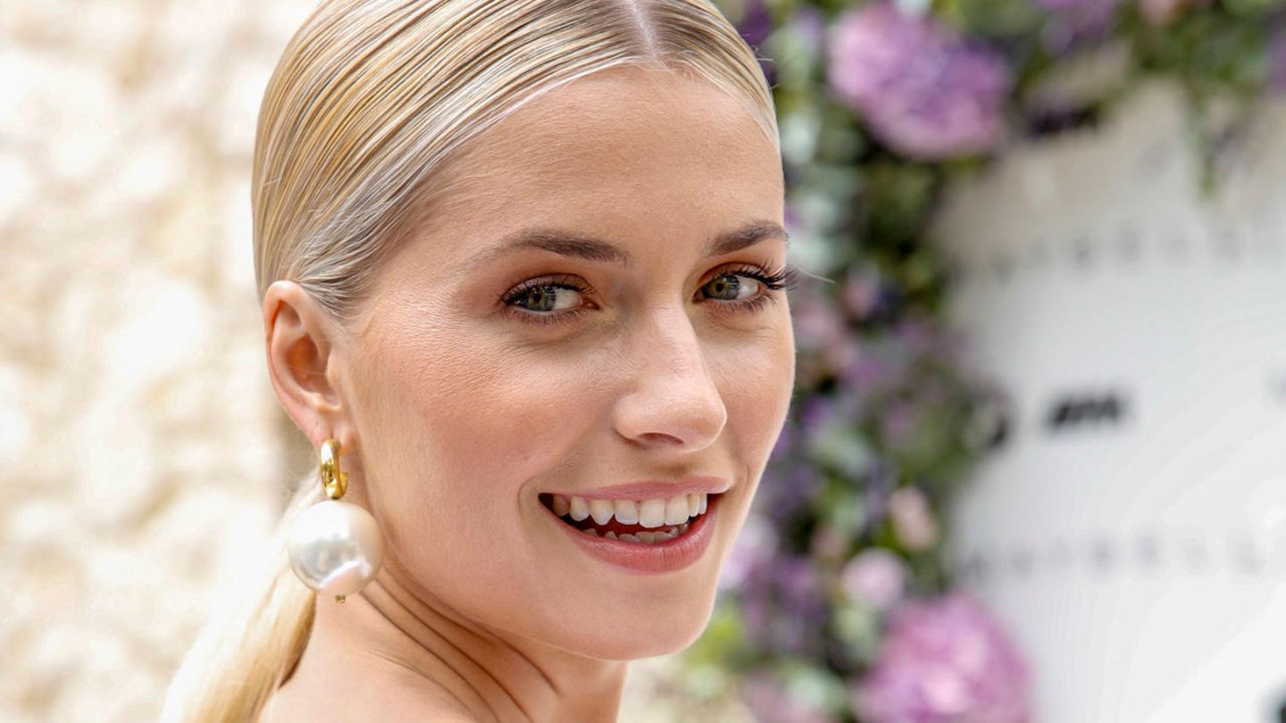 Lena Gercke: Süße Überraschung! Hier lässt sie ihre zwei "Schätze" hochleben