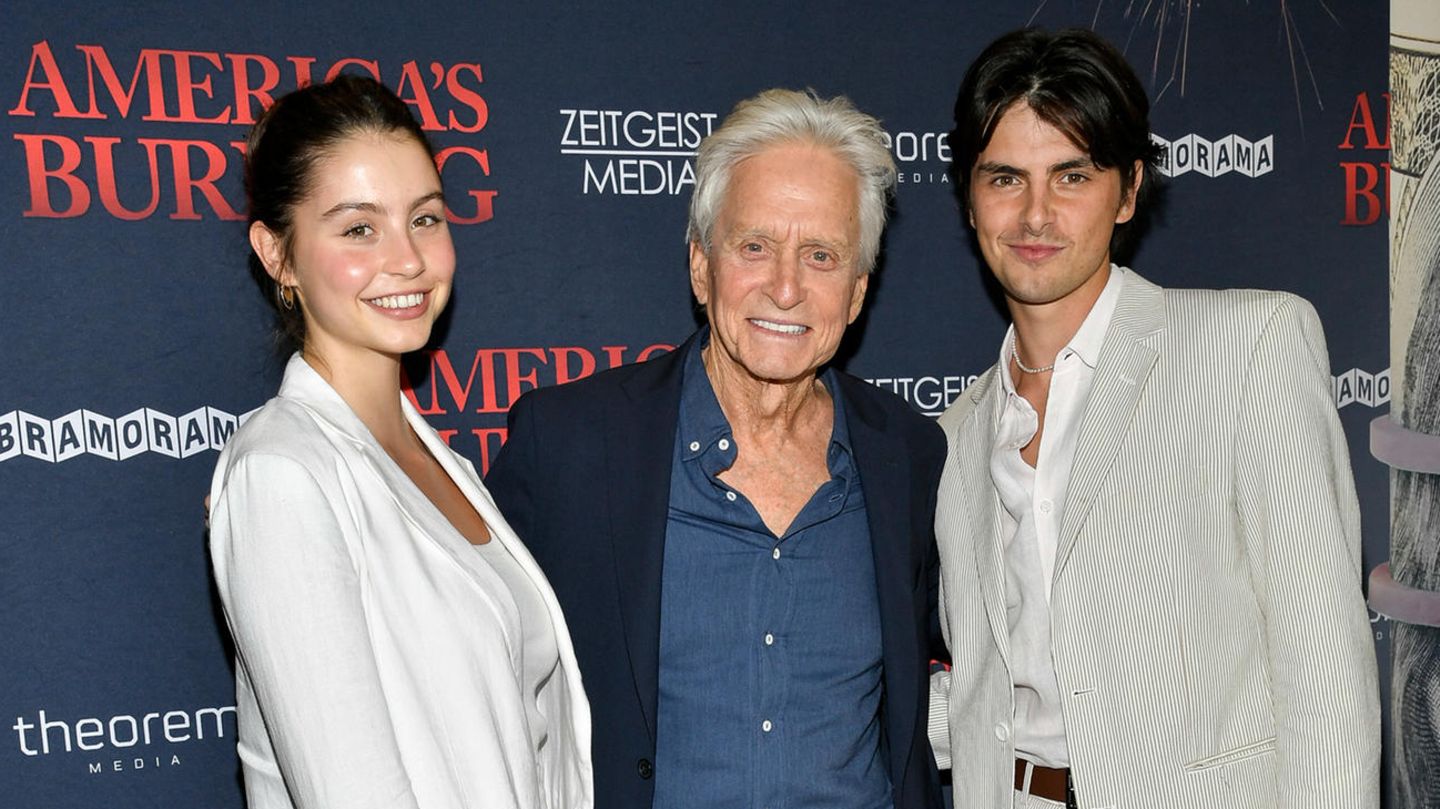 Stars auf Events: Zur Premiere wird Michael Douglas von seinen Kids begleitet