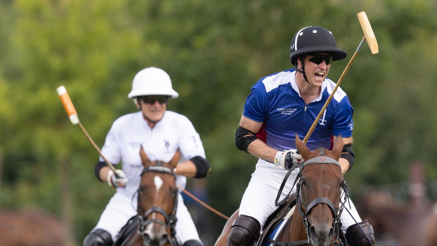 Königliche Fitness: Für dieses sportliche Event sitzt er wieder im Sattel