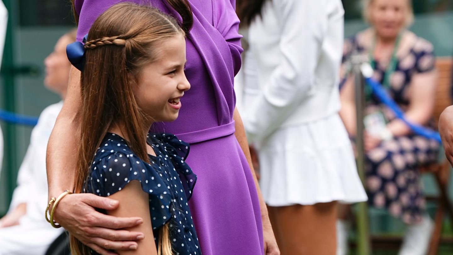 Modische Minis: In Wimbledon unterstützt sie Mama Kate gleich doppelt