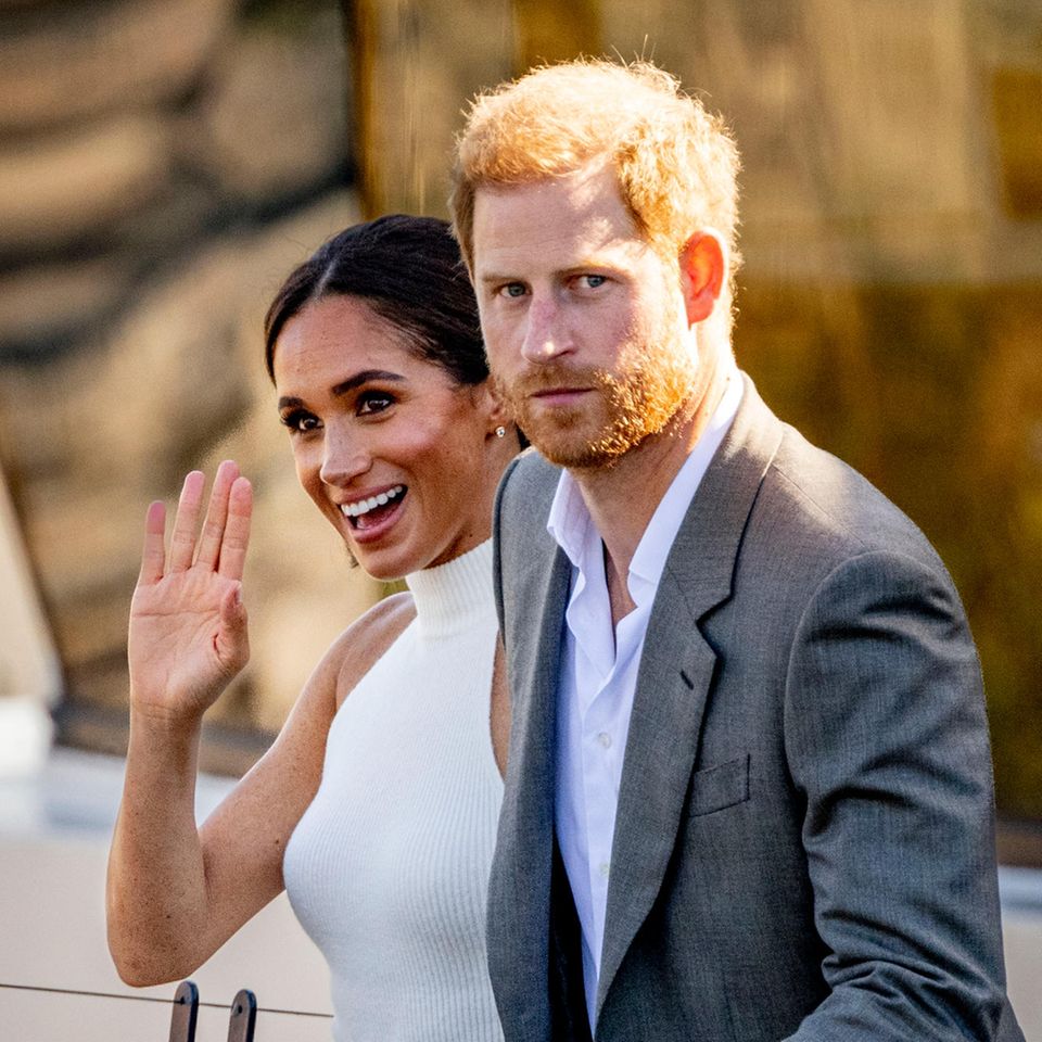 Prinz Harry + Herzogin Meghan Kumpel macht sich über ihren Kuss lustig