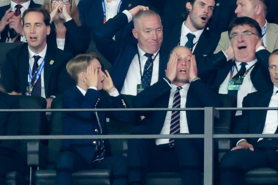 Prinz + Prinz William Die Royals leiden mit ihrem Team GALA.de