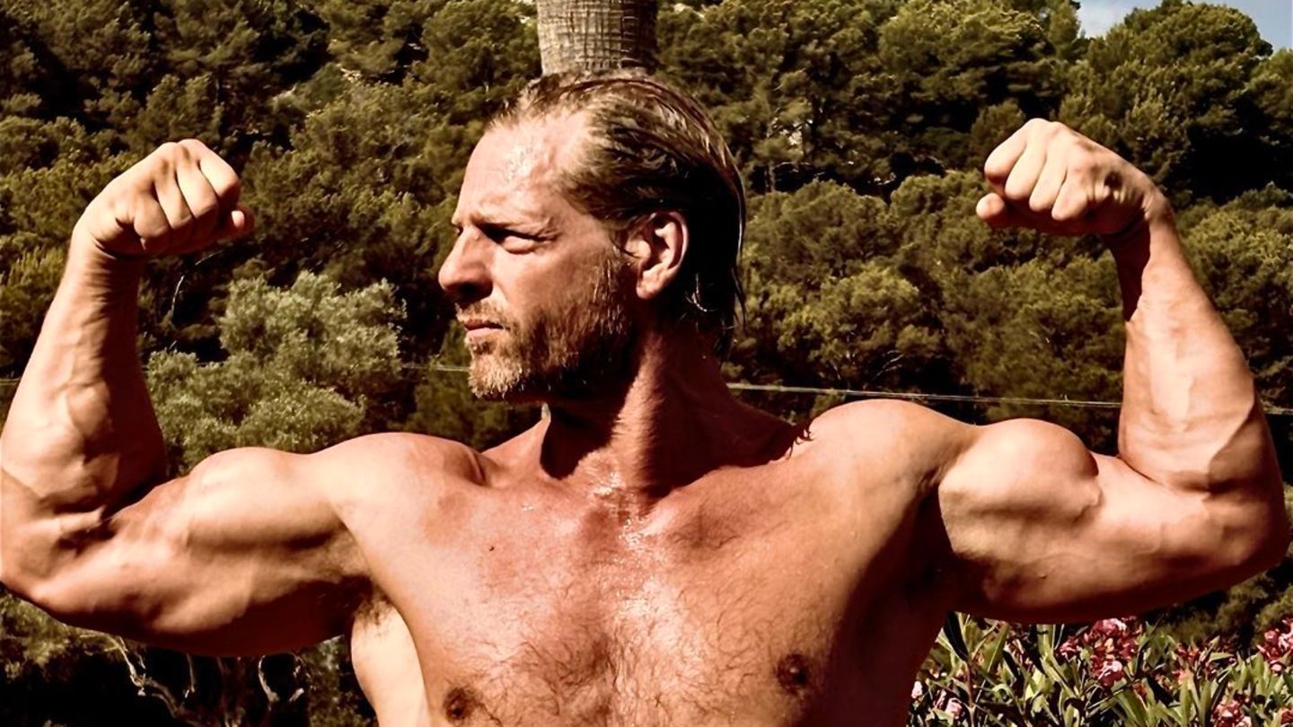 Fitness-Mit-53-zeigt-Der-letzte-Bulle-Star-dass-er-fitter-denn-je-ist