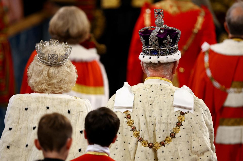 König Charles Das britische Königspaar bei der Parlamentseröffnung in