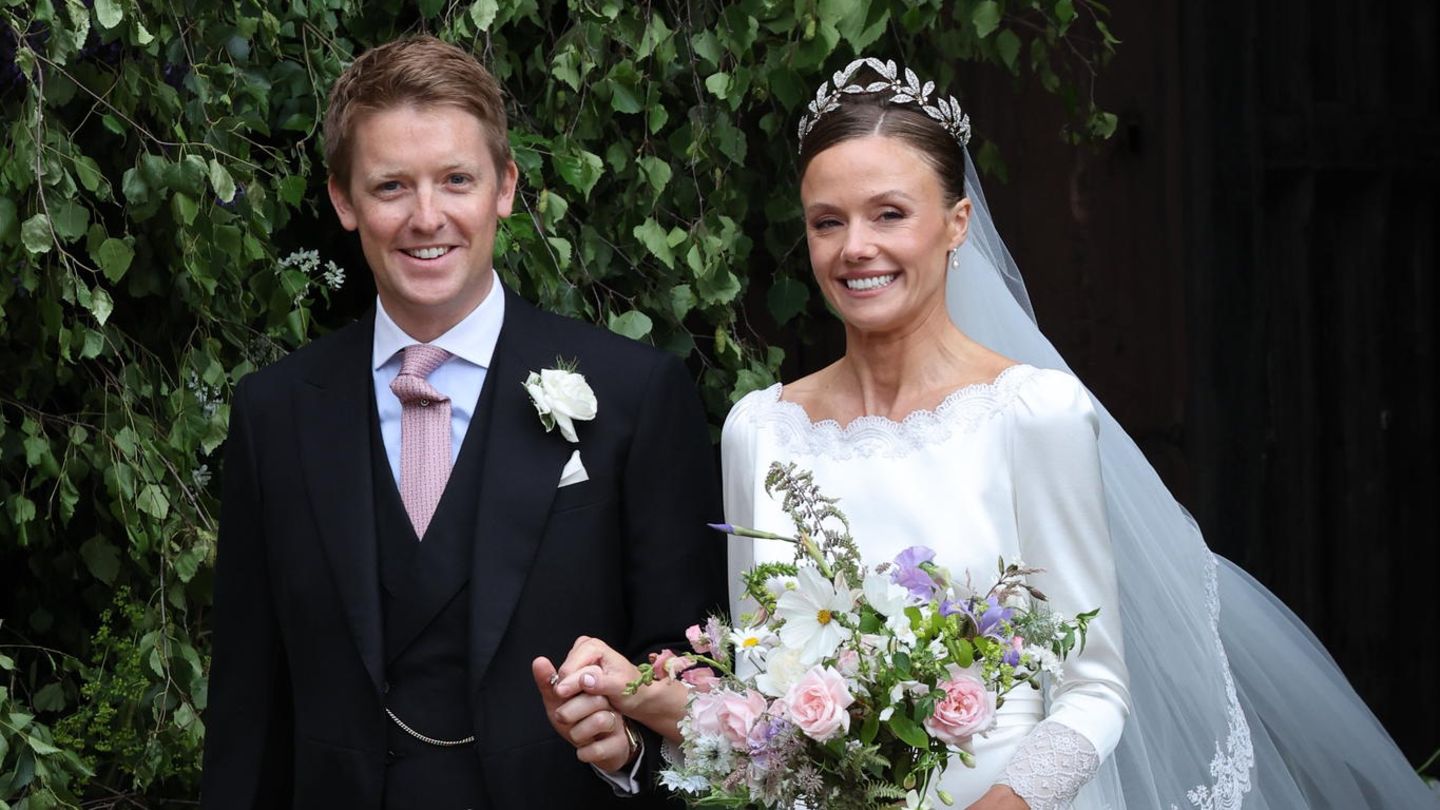 Hugh + Olivia Grosvenor: First Appearance with Baby Bump - News Directory 3