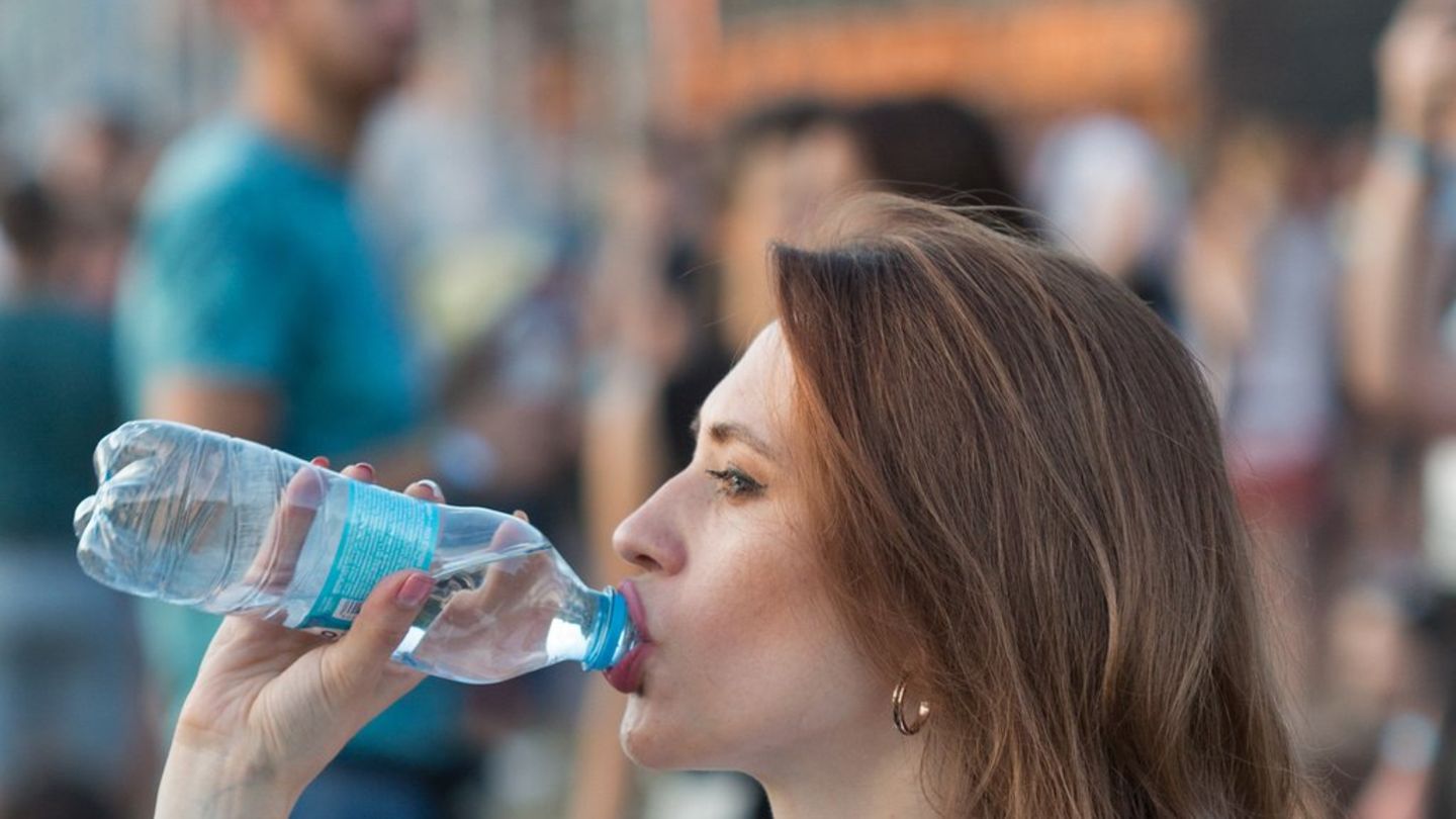 Konzertsommer in Deutschland: So beugt man Dehydration vor