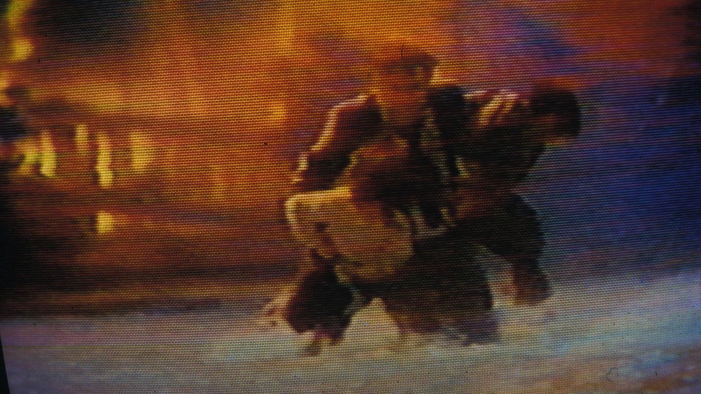 Vic-Morrow-Vic-Morrow-wurde-mit-zwei-Kinderstars-von-abst-rzendem-Helikopter-begraben