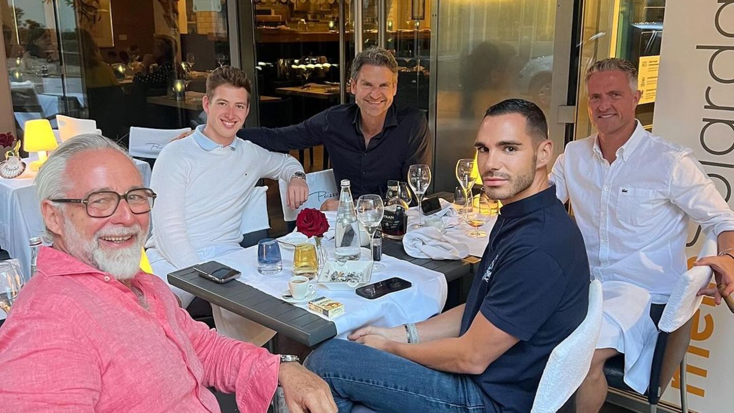 Ralf Schumacher: Premiere! Sohn David und Étienne posieren für ein Foto ...