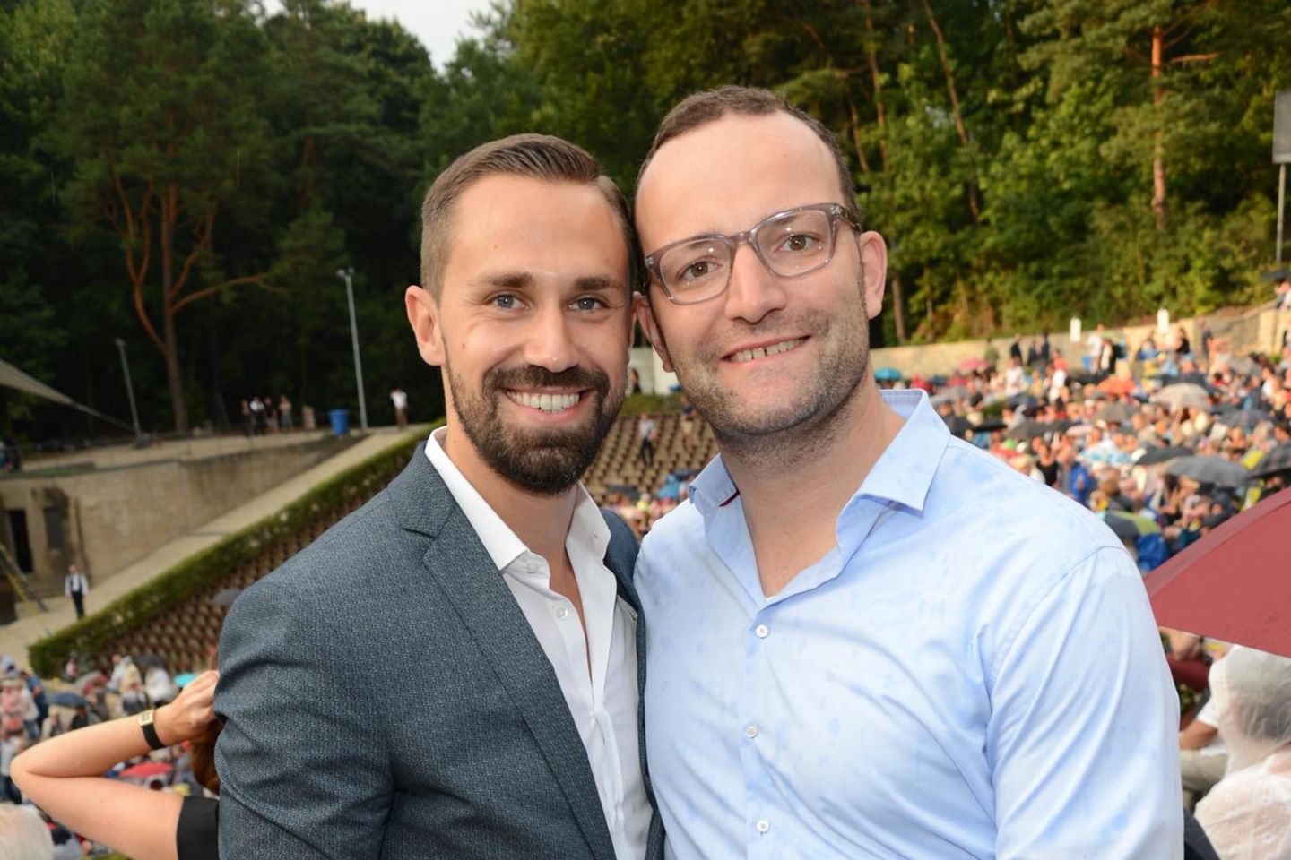 Jens Spahn Nachdenklich Seltenes Urlaubsselfie Mit Ehemann Daniel Jens Spahn Nachdenklich Seltenes Urlaubsselfie Mit Ehemann Daniel
