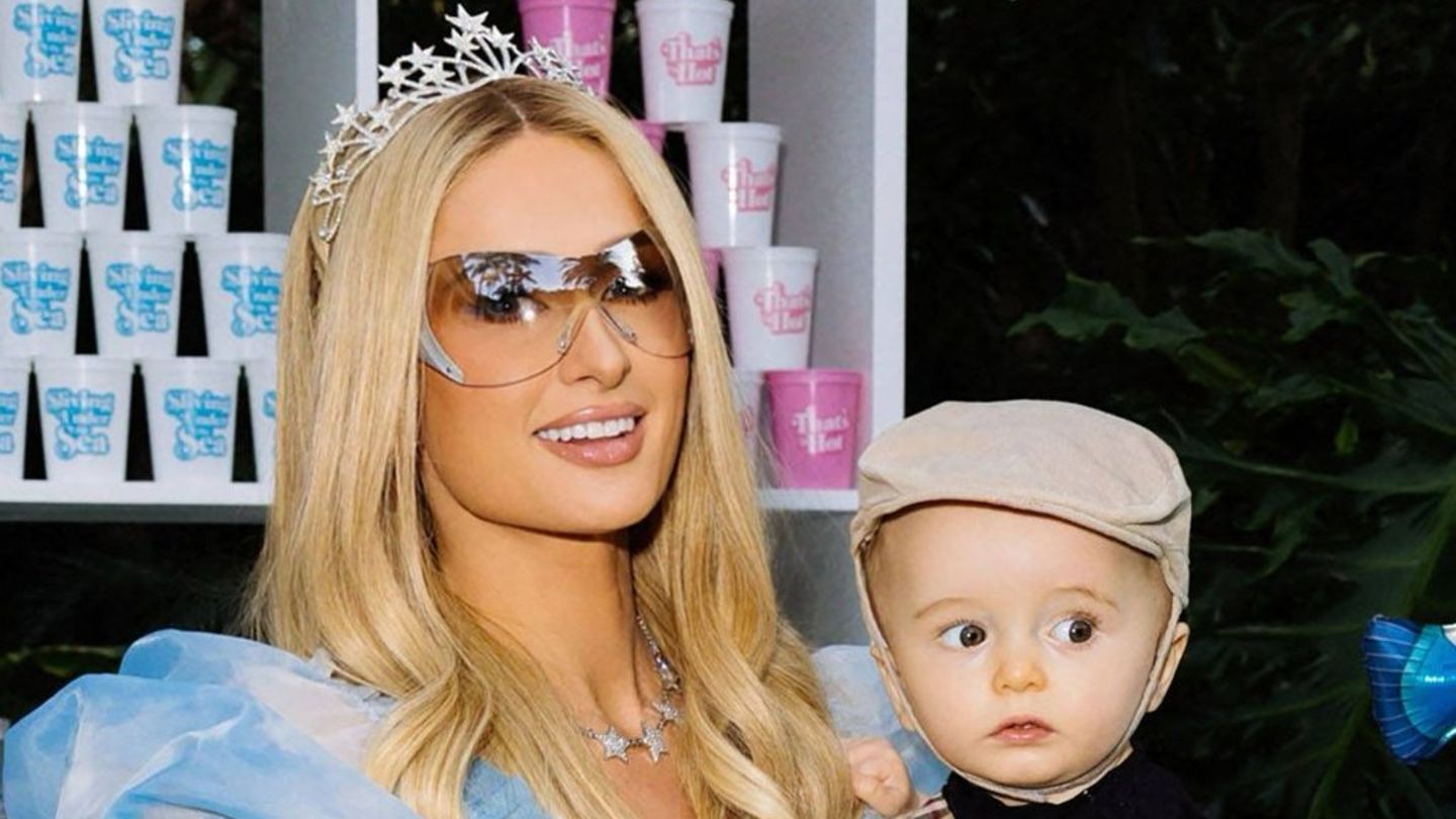 Paris Hilton: Sie feiert das erste Wort ihres Sohnes