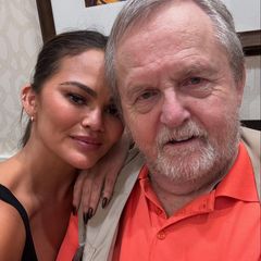 7. August 2024 Nur selten teilt Chrissy Teigen Aufnahmen ihres Vaters. Umso schöner, dass sie nun gemeinsam mit den Kids seinen Geburtstag feiert, wie man auf Instagram sehen kann. Die Fans kommentieren den Geburtstagsgruß mit zahlreichen Glückwünschen und freuen sich über den privaten Einblick ins Familienleben.