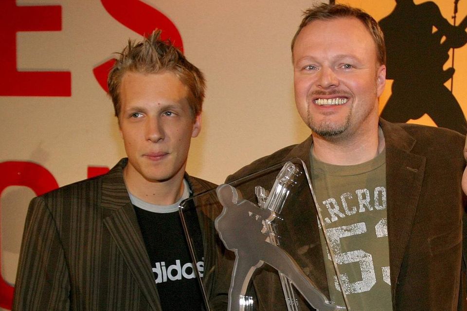 Oliver Pocher und Stefan Raab während eines Pressetermins zum Bundesvision Song Contest 2005 in Oberhausen.