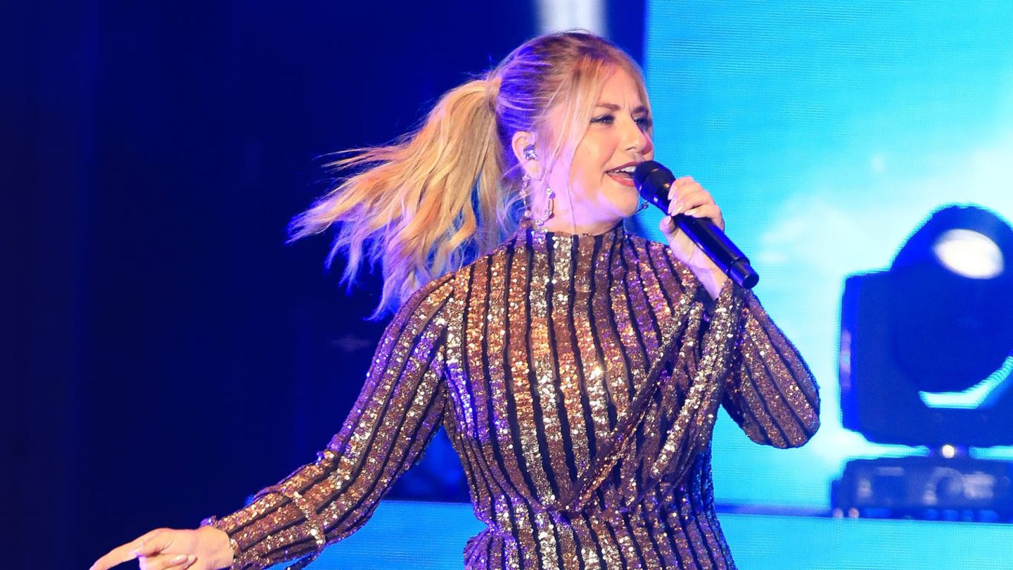 Helene-Fischer-Andrea-Berg-Co-Im-Glam-Look-heizt-sie-die-B-hne-ordentlich-ein