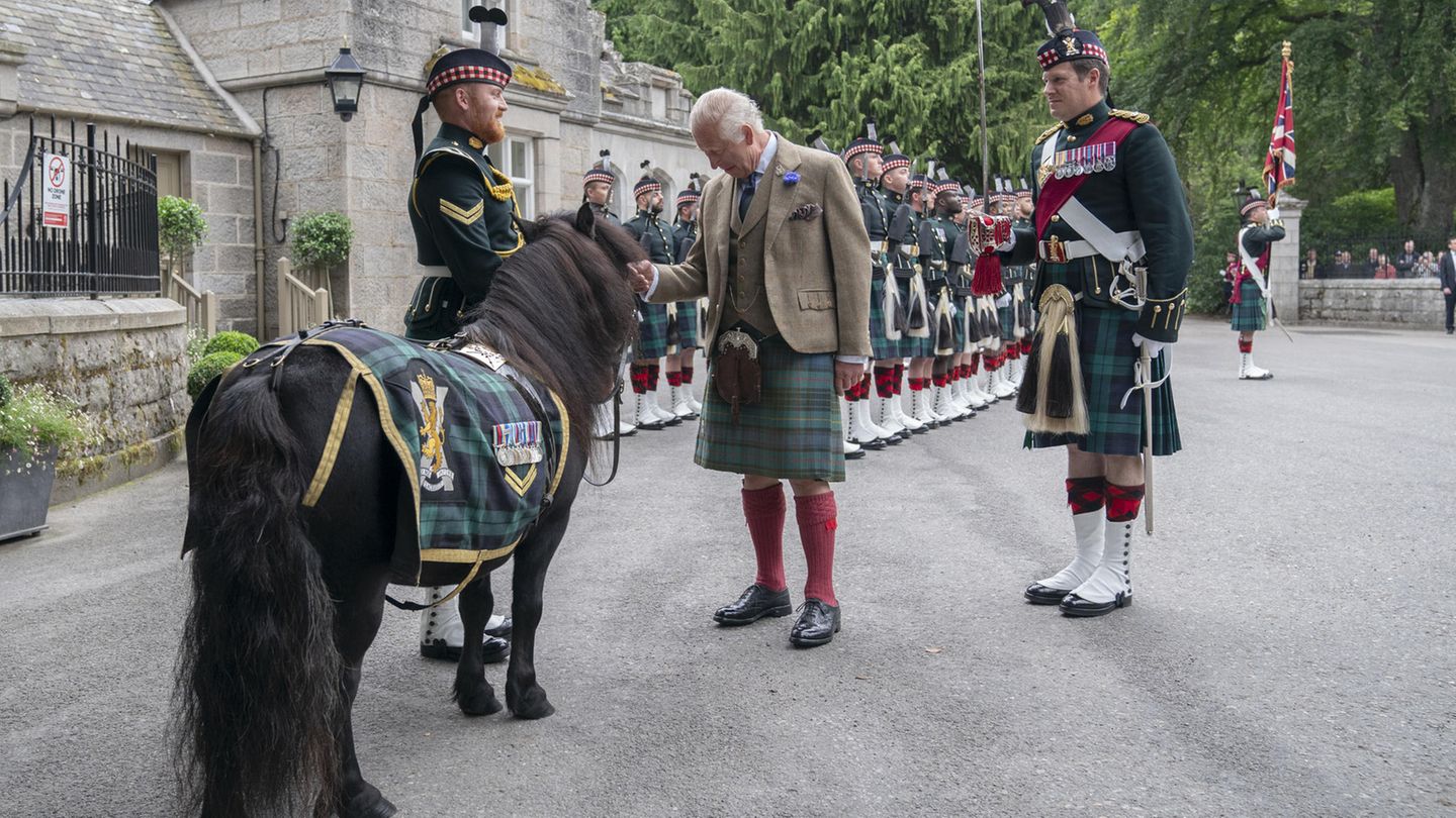 Britische Royals: Beim Bezug der Sommerresidenz werden alle königlich begrüßt