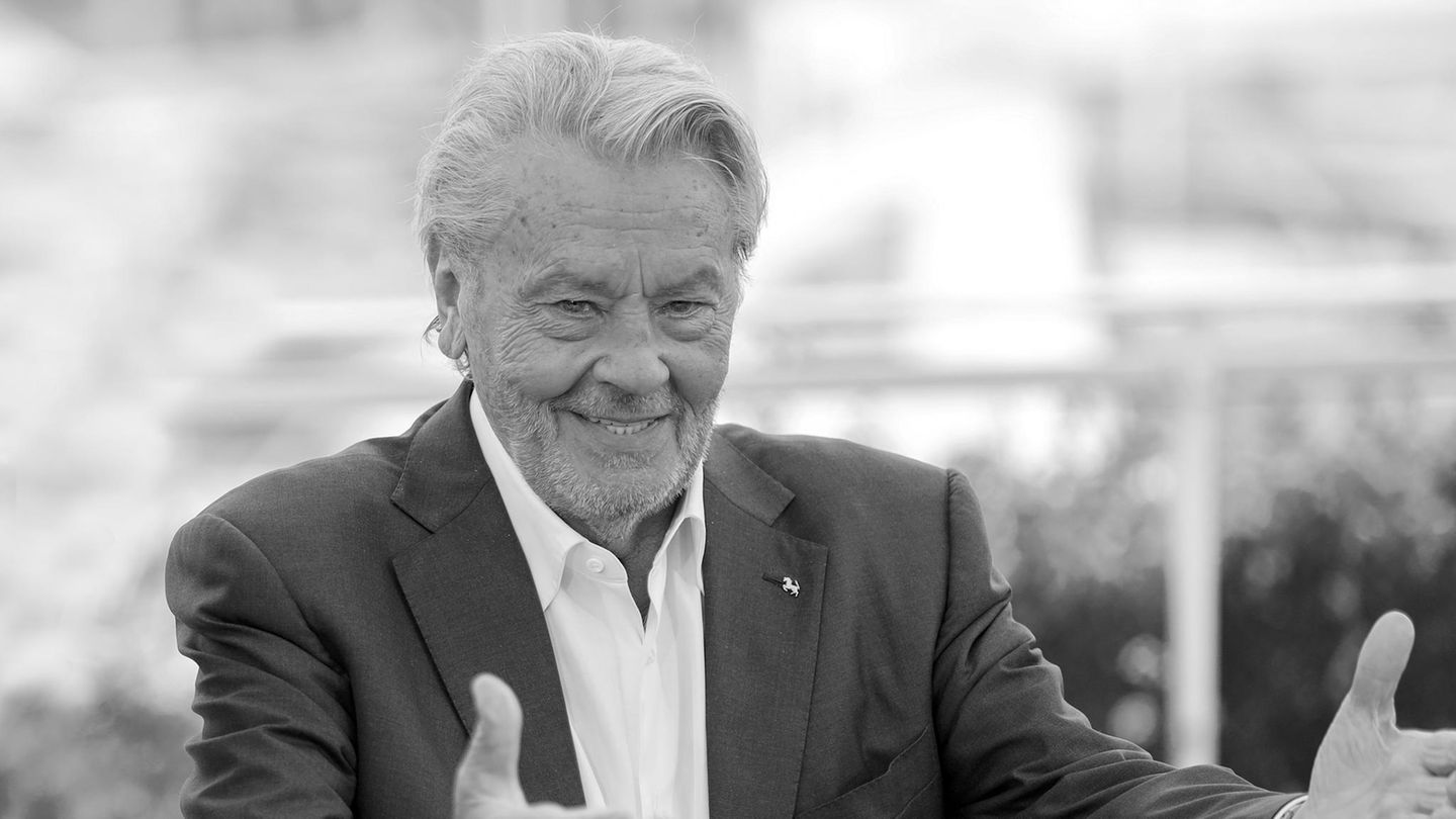 Alain Delon (†): Seine Kinder erfüllen ihm großen Wunsch