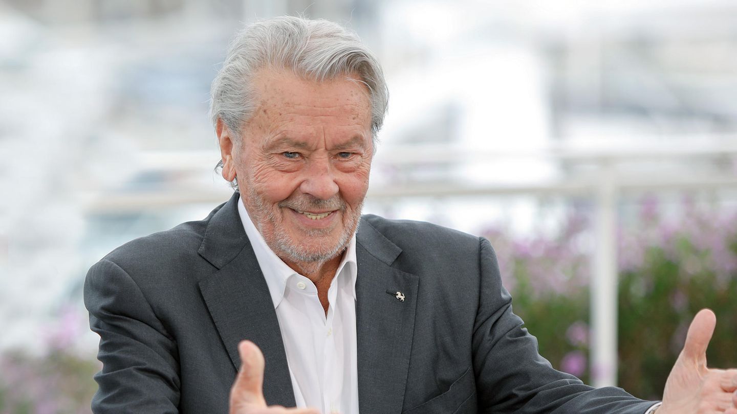 Alain Delon (†): Seine Kinder erfüllen ihm großen Wunsch