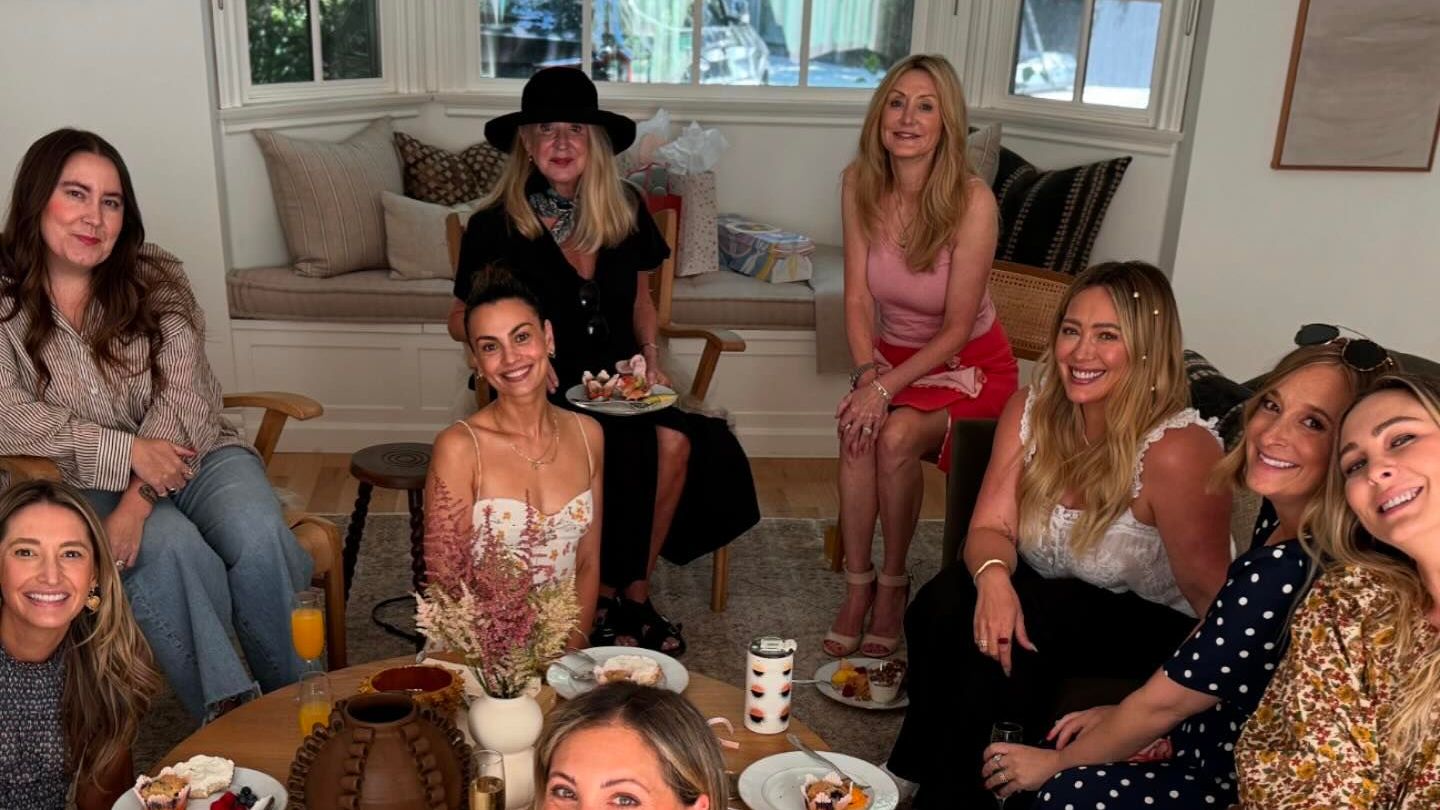 Star-Freundschaften: Schauspielerin feiert elegante Babyparty mit Hilary Duff