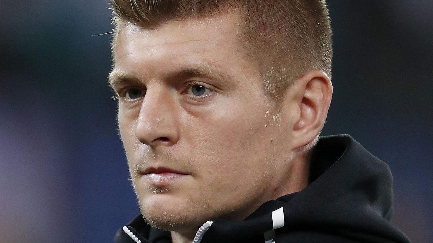 Toni Kroos: Giftiger Eklat beim Gassigehen! "Hätte dem eine geklatscht"