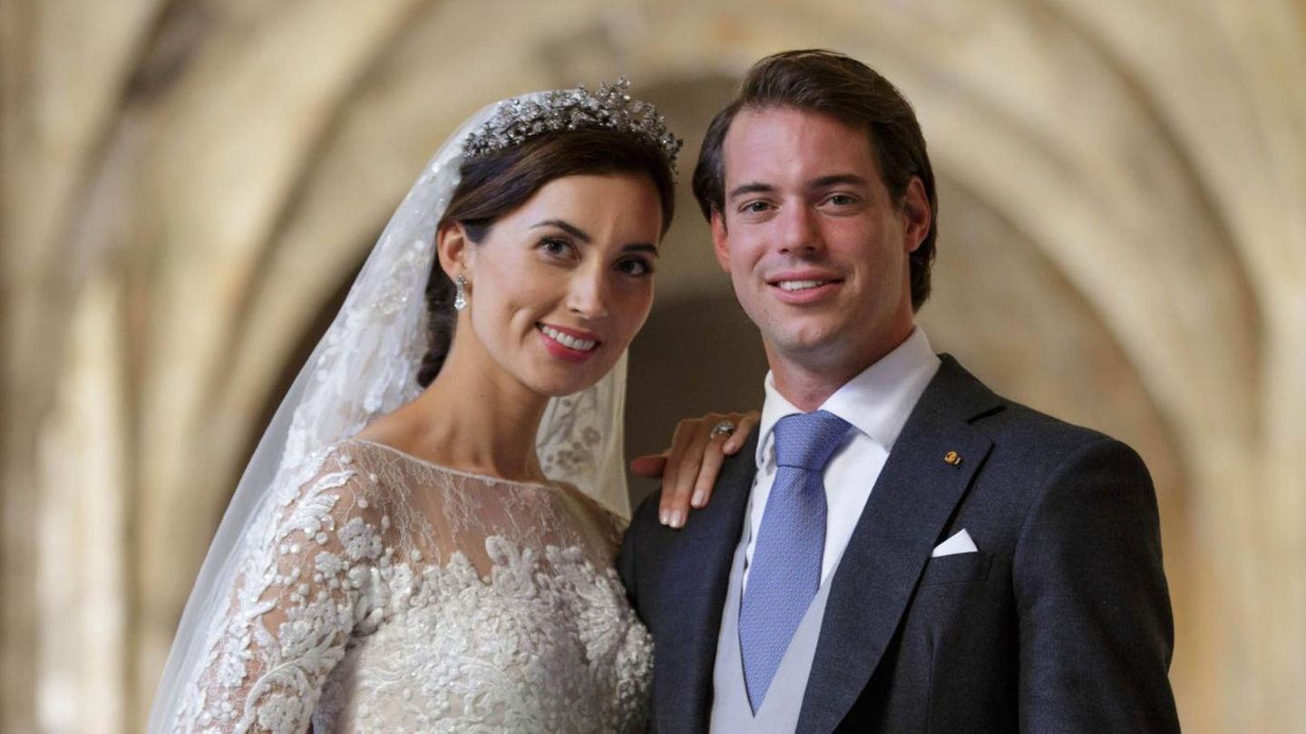 Brautmode-12-Jahre-verheiratet-So-sch-n-haben-sie-sich-die-ewige-Liebe-geschworen