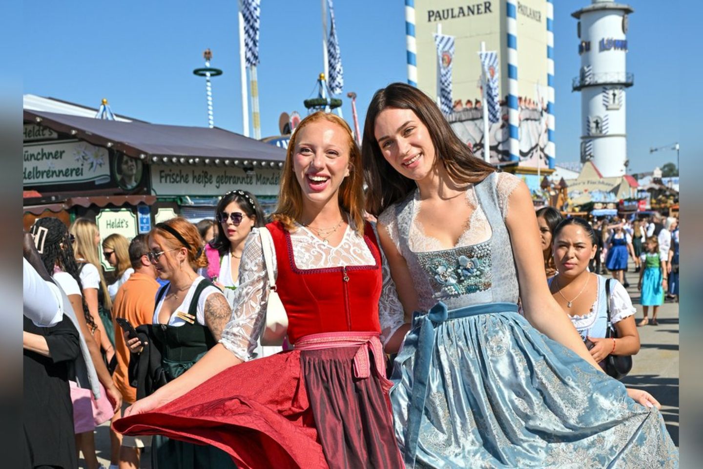 Promi Treff Auf Der Wiesn: Stars Glänzen – Manche Mit Fragwürdigen Outfits - j46gvdh