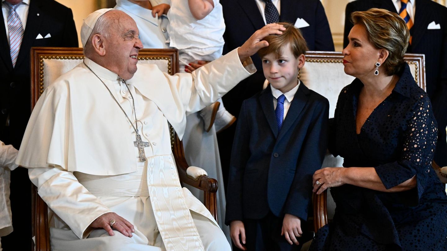 Henri + Maria Teresa von Luxemburg: Prinz Liam scheint wenig begeistert von der Audienz mit dem Papst