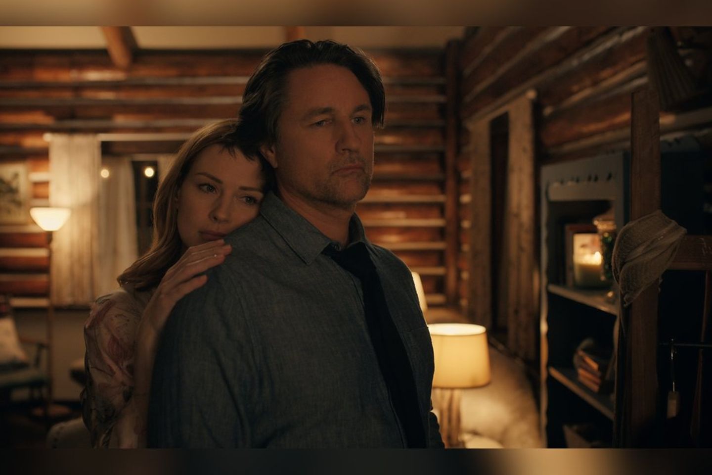 Alexandra Breckenridge and Martin Henderson in Staffel Sechs von "Virgin river".