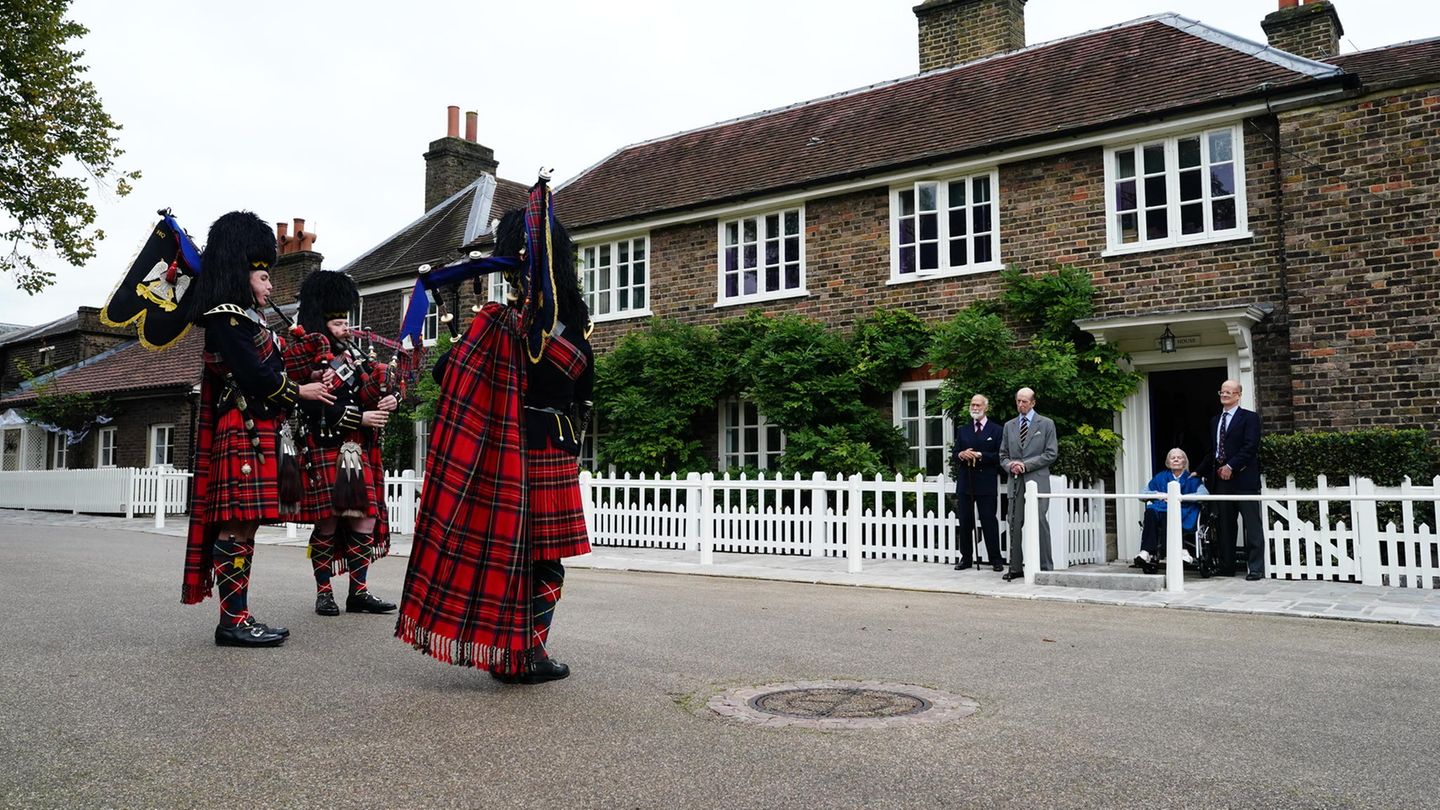 Britische Royals: Dieser Royal wird vor seiner Haustür mit einem Ständchen überrascht