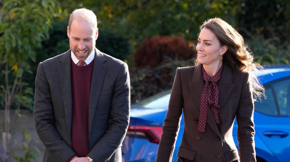 Prinz William und Catherine, Princess of Wales, erscheinen in aufeinander abgestimmten Outfits zu dem Termin. 