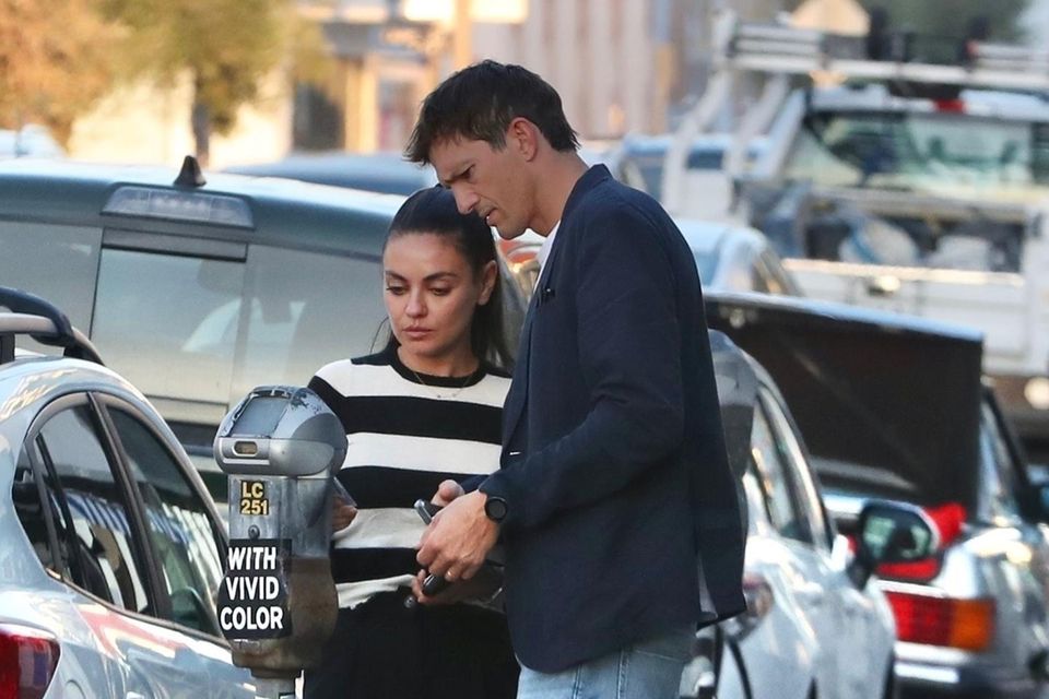 Mila Kunis and Ashton Kutcher seem to have problems with the parking meter