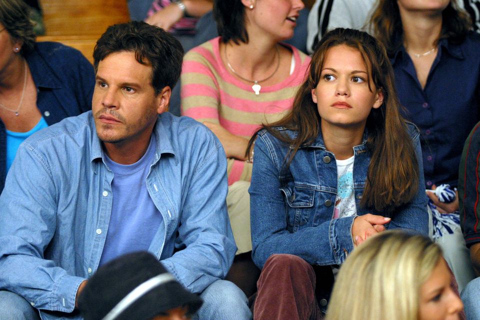 Craig Sheffer (l.) played a page of Bethany Joy Lenz in the Fernseh series "One Tree Hill".