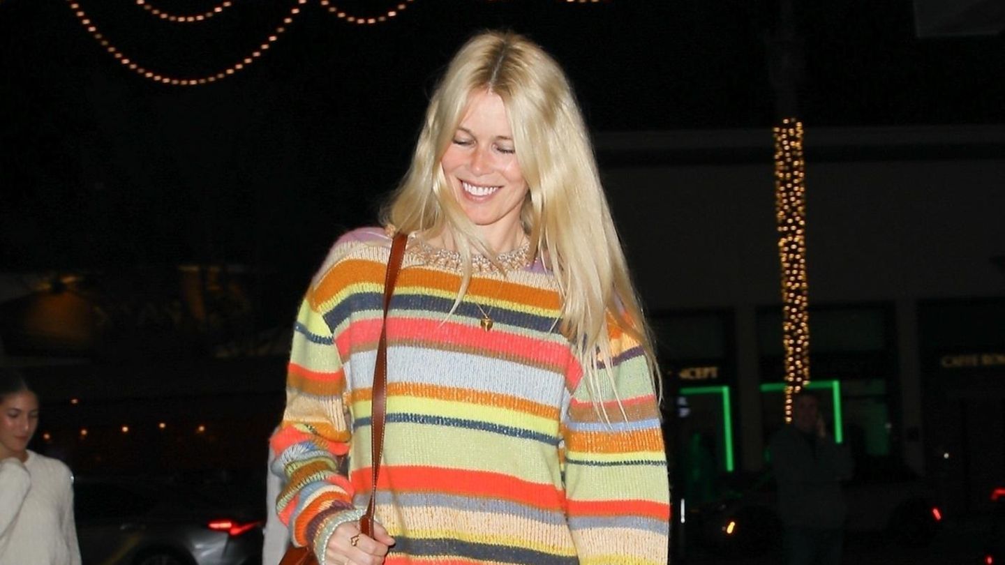 High Heels, Sneaker + Co. : Bei ihrem neuen Look kann sich Claudia Schiffer einfach nicht entscheiden