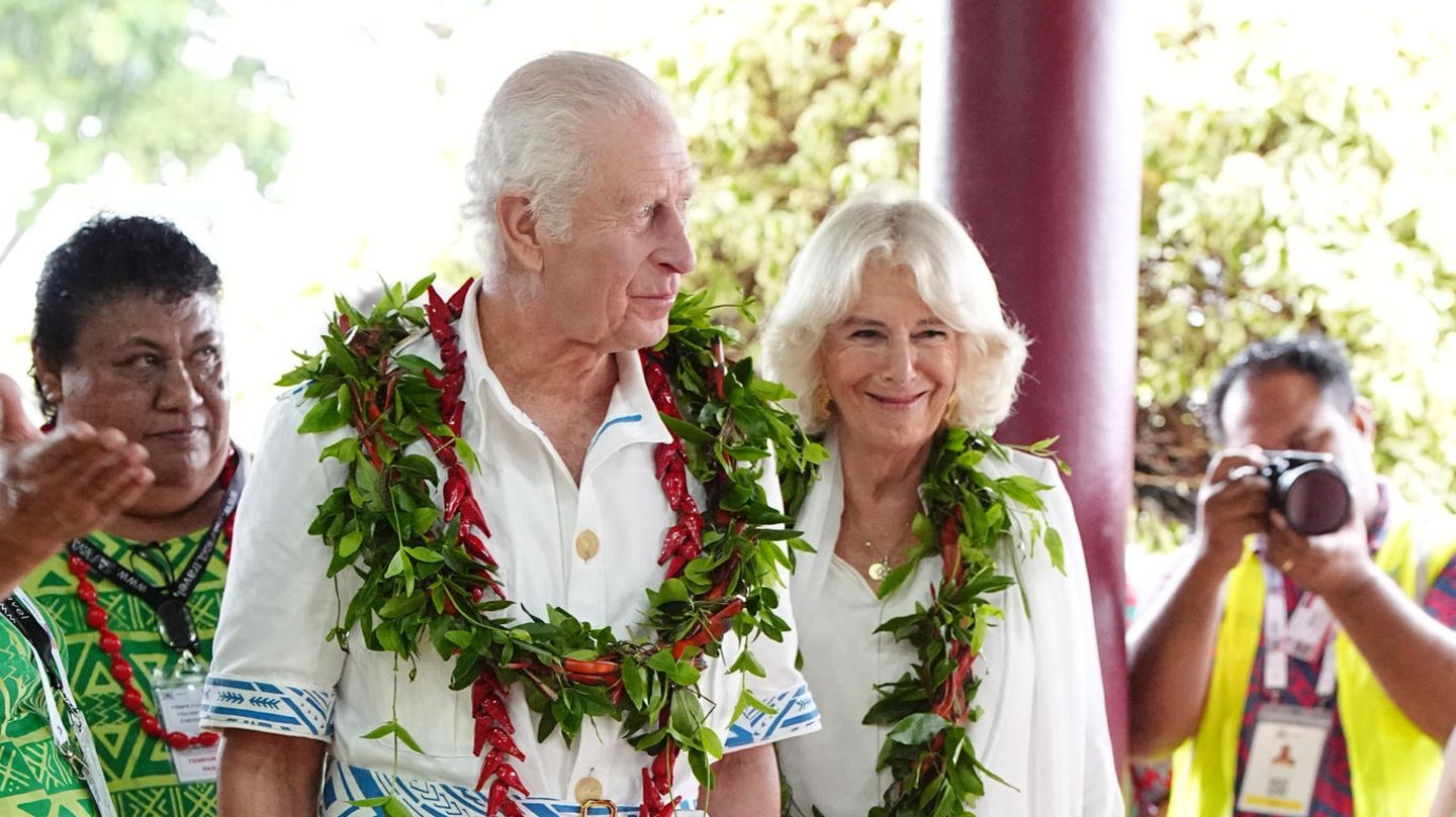 König Charles + Königin Camilla: Volles Programm in Samoa – inklusive großem Schmatzer