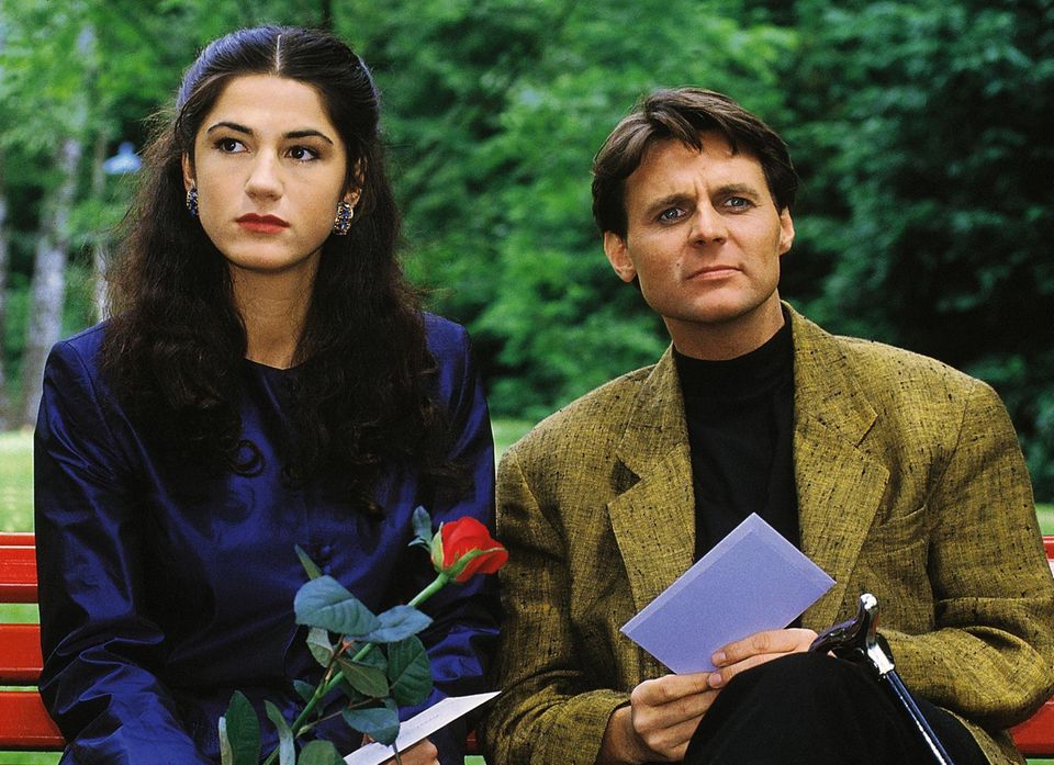 Elinor (gespielt von Mariella Ahrens) und Dr. Jo Gerner (gespielt von Wolfgang Bahro) in einer GZSZ-Folge 1995.