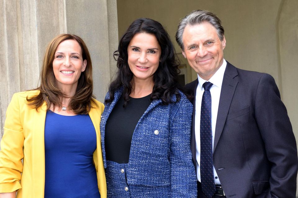 Ulrike Frank, Mariella Ahrens und Wolfang Bahro am Set von "Gute Zeiten, schlechte Zeiten".