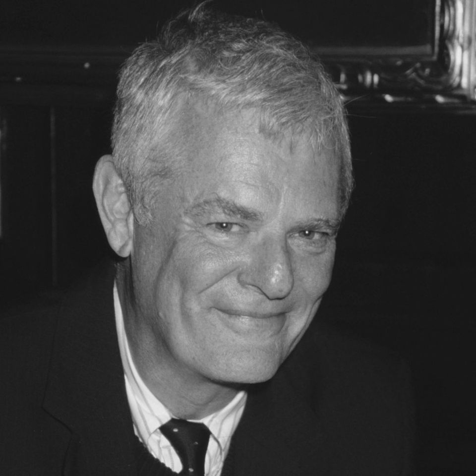 Paul Morrissey wurde durch Filmproduktionen für Andy Warhol bekannt.