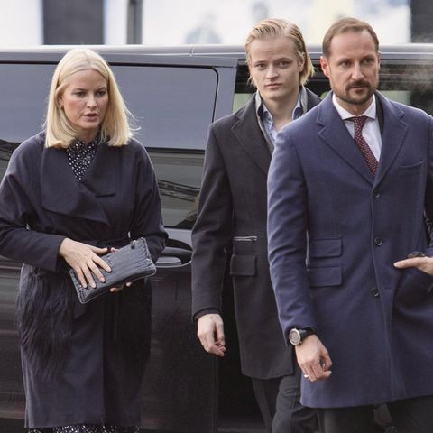 Prinzessin Mette-Marit, Marius Borg Høiby und Prinz Haakon 0.8604