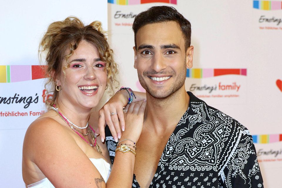 Caroline Steinhof und Timur Ülker bei einer Modenschau am 19. Juni 2023 in in Hamburg.