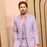 Seinen Durchbruch als Schauspieler feiert Ryan Gosling 2006 mit dem Independentfilm "Half Nelson". Die Hauptrolle bringt ihm 2007 seine erste Oscar-Nominierung ein. Nach diversen Golden-Globe-Nominierungen gewinnt er 2016 die begehrte Auszeichnung für seine Rolle im Filmmusical "La La Land". 2023 ist Ryan als Ken in der Verfilmung von "Barbie" an der Seite von Margot Robbie zu sehen. Seine Leistung wird mit Nominierungen für den Golden Globe und Oscar honoriert. Ein Jahr später wird die Actionkomödie "The Fall Guy" zum Kinohit. Auch privat hat der erfolgreiche Schauspieler sein Glück gefunden und lebt mit Ehefrau Eva Mendes sowie den beiden Töchtern derzeit in Los Angeles. 
