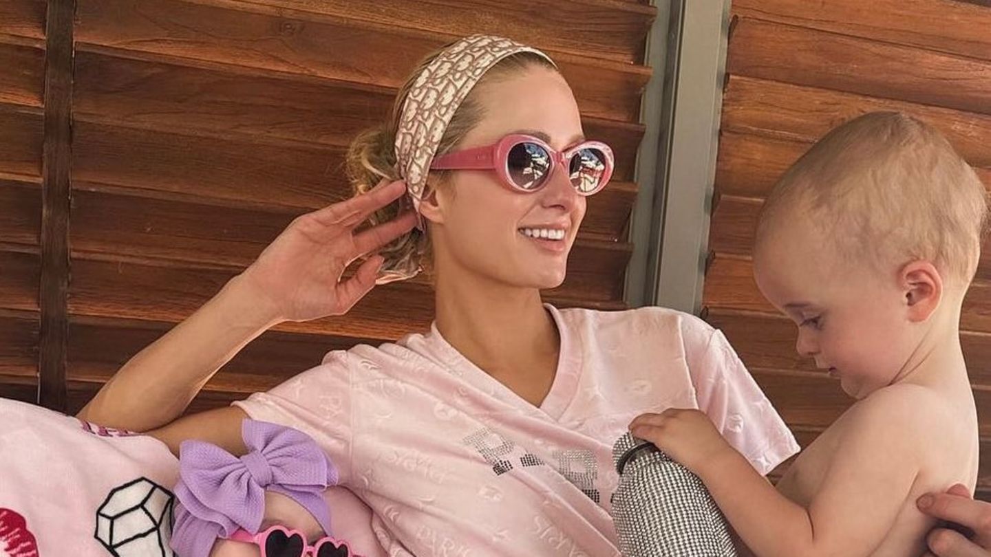 Modische-Minis-Paris-Hiltons-s-er-Mode-Mini-stiehlt-seiner-Mama-die-Show