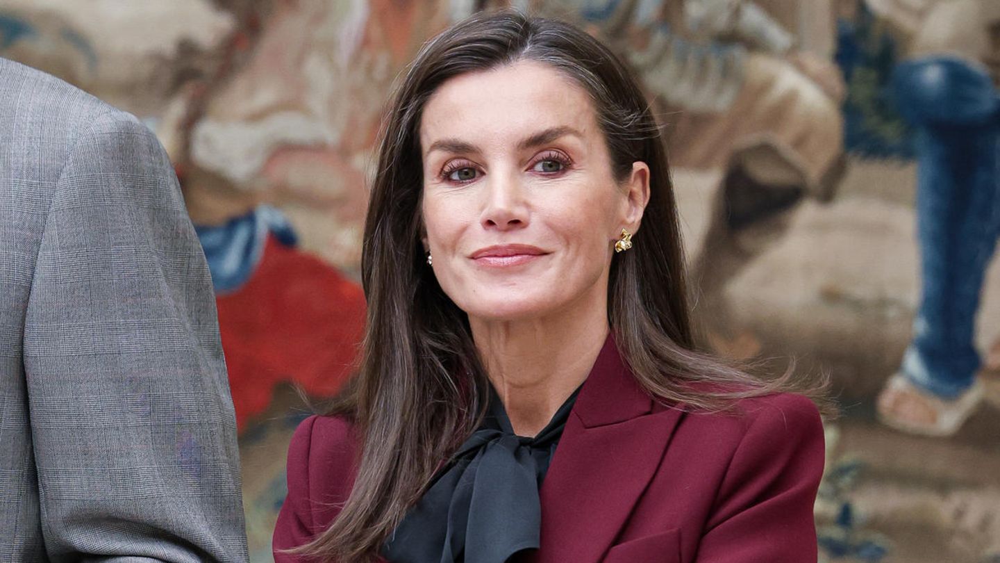 Königin Letizia : Königin Letizia stellt ihren Mann bei Termin in den Schatten