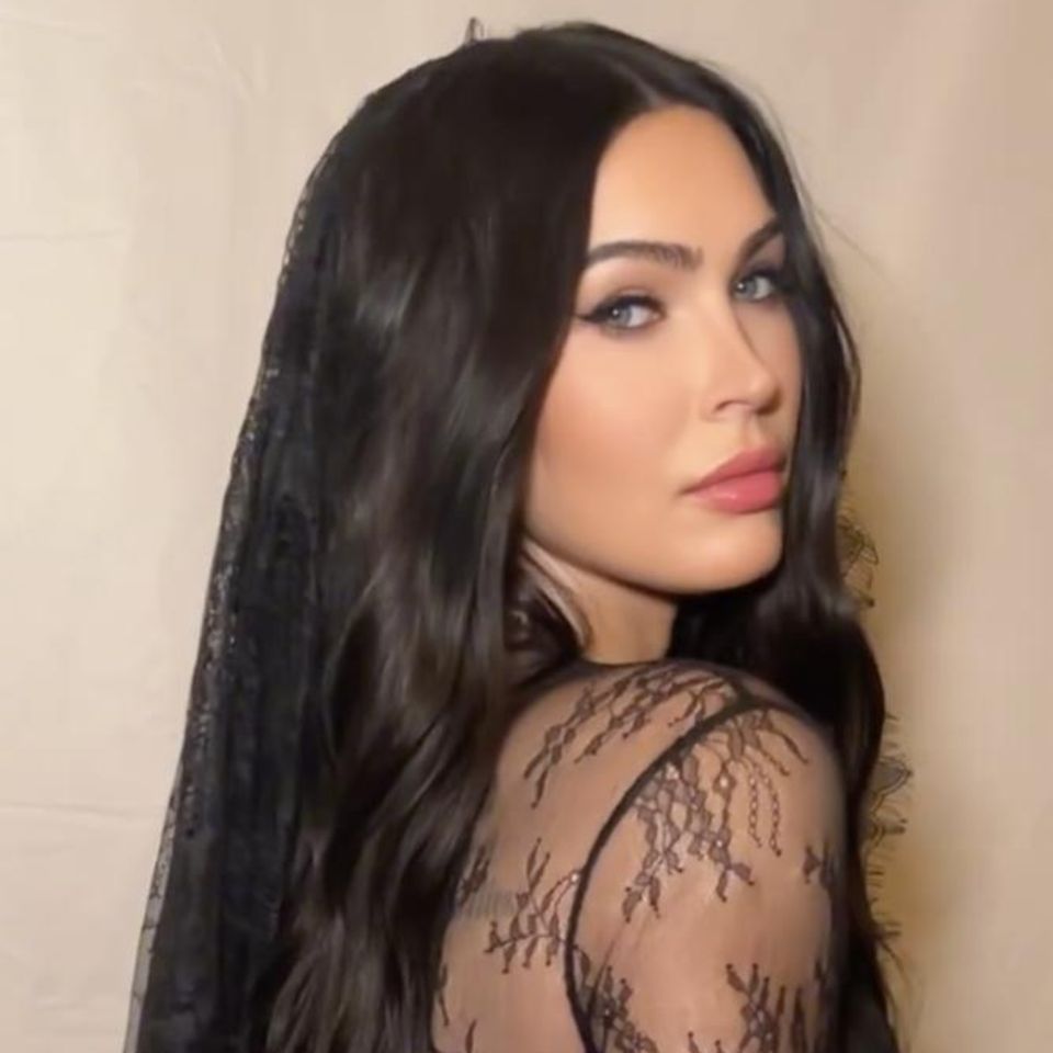 Megan Fox zeigt ihren Babybauch.