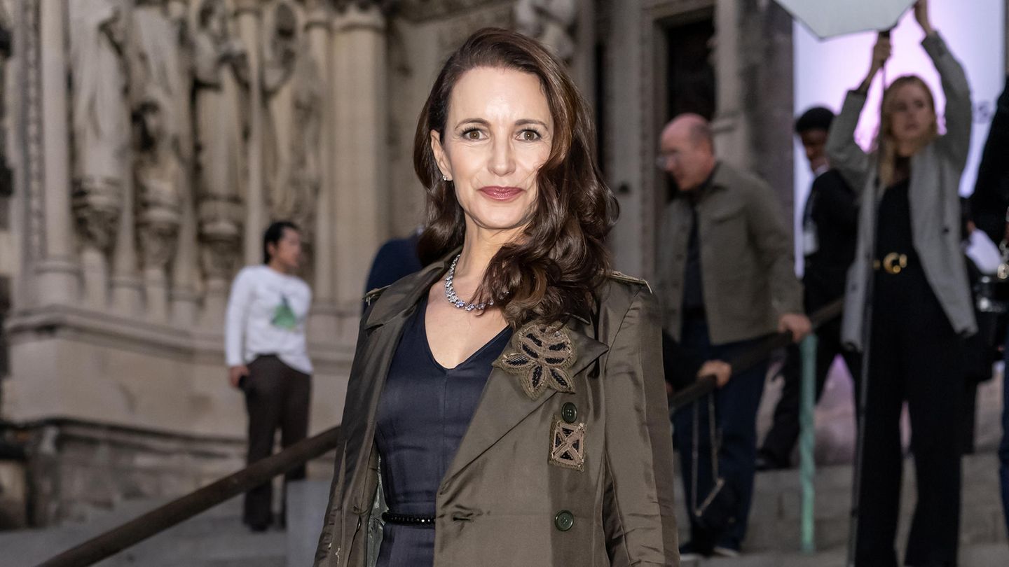 Kristin Davis: "Sex and the City"-Schauspielerin trauert um ihren Vater Tom