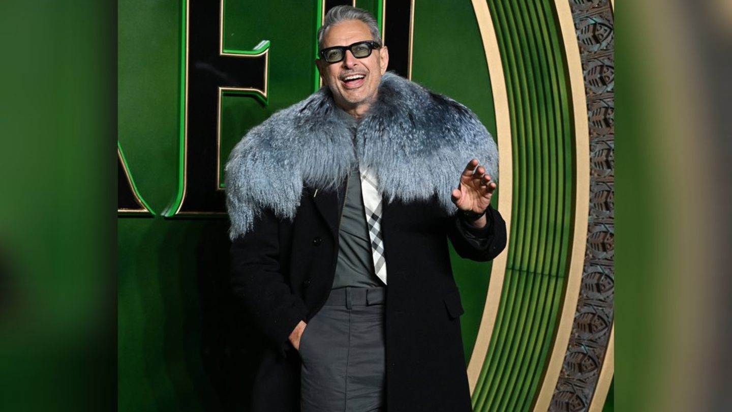 Jeff Goldblum: Mit Pelzkragen zur "Wicked"-Premiere