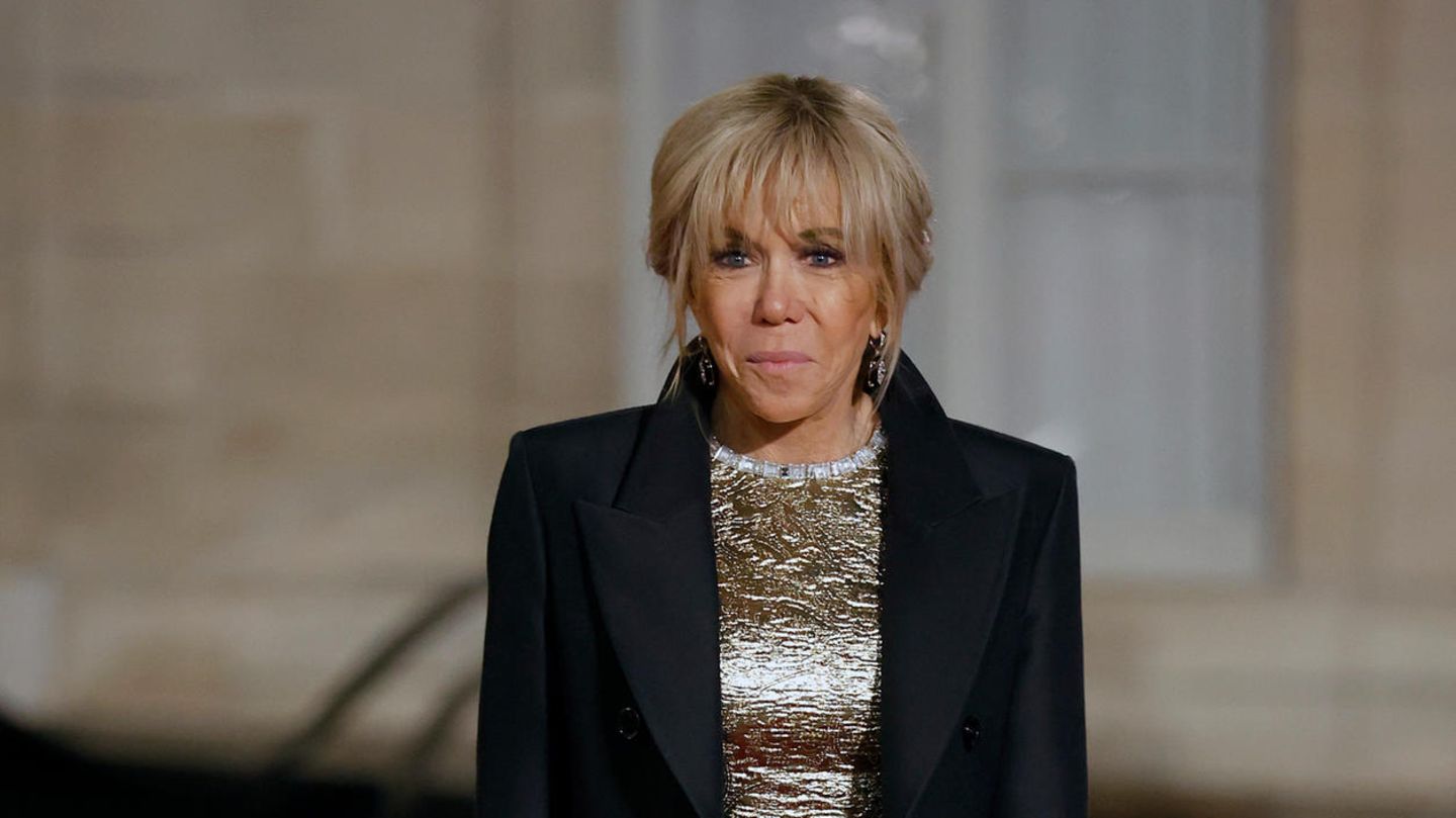 Fashion-Looks-Brigitte-Macron-l-sst-mit-epischen-Look-alte-Zeiten-aufleben