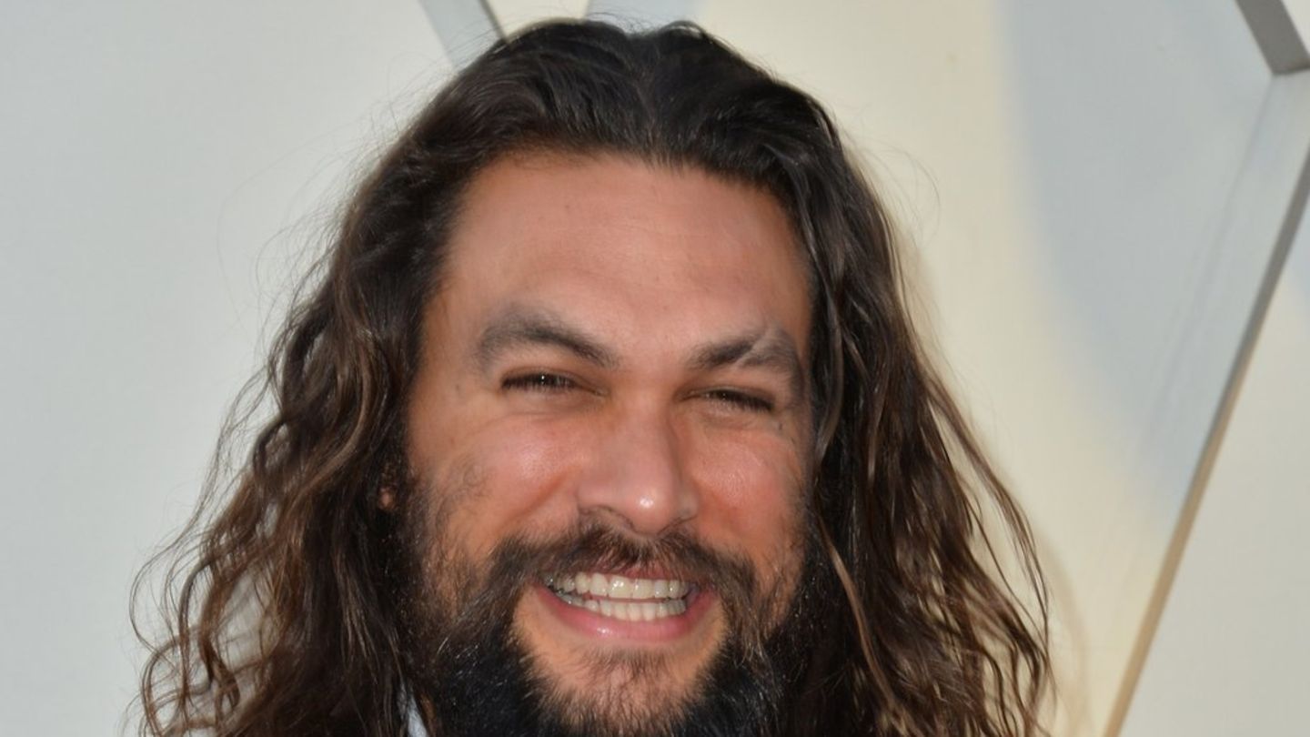 jason-momoa-kein-weihnachten-ohne-barbra-streisand