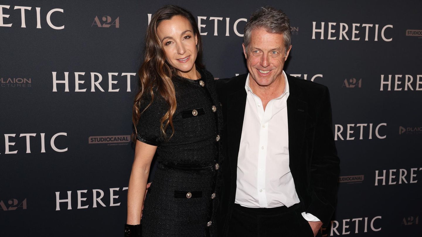 "Heretic"-Premiere in Berlin: Hugh Grant erscheint mit seiner Ehefrau