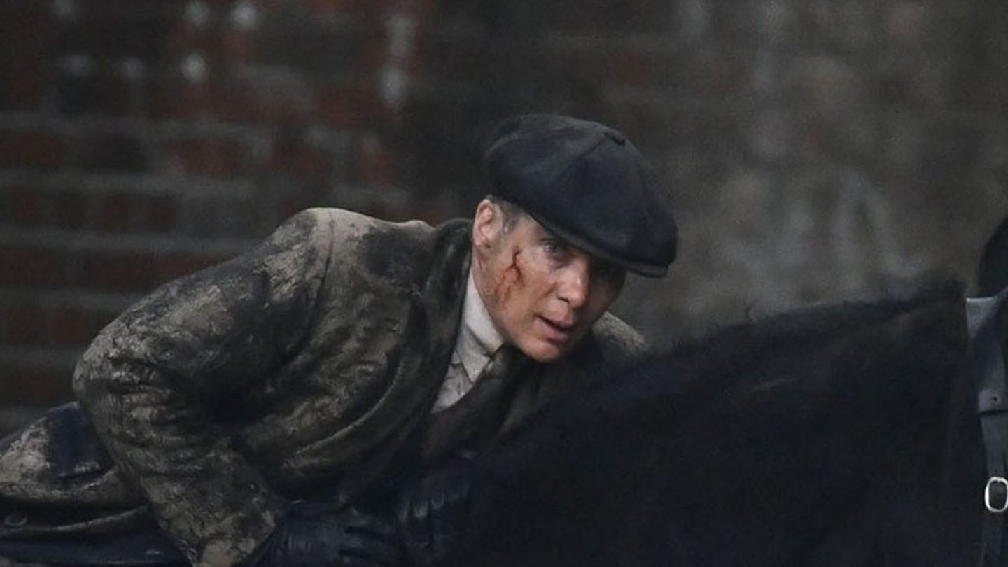 Cillian Murphy dreht "Peaky Blinders"-Film: Setbilder zeigen ihn mit Gesichtsnarbe