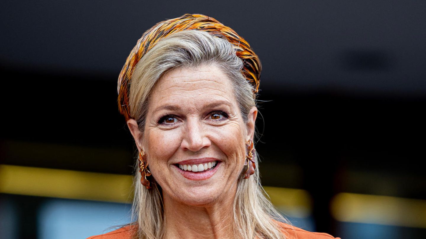 k-nigin-m-xima-diese-geheime-tasche-hat-sie-seit-jahren-jetzt-tr-gt-sie-sie-erstmals-ffentlich